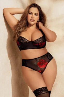 Plus Size Roses Underwire Bra Set